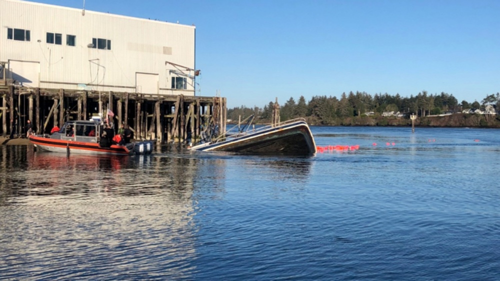 Four Rescued from Overturned Crab Vessel in Coos Bay, Ore. [VIDEO]