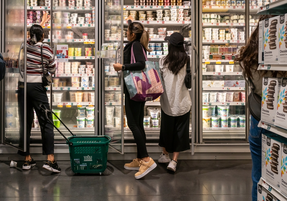 US Consumer Confidence Weakens on Job Market Worries