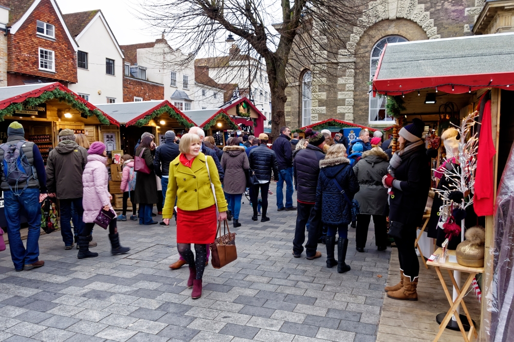 UK Retailers Confidence Collapses to 17-Year Low Before Budget