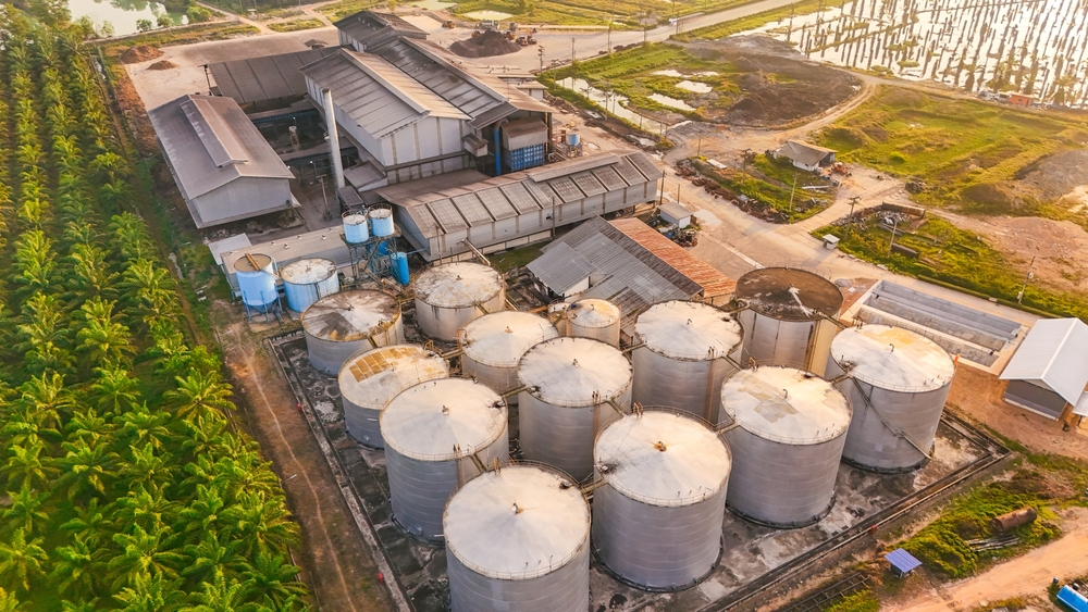 Oil Glut Concerns Cloud Price Outlook Despite Geopolitical Risks