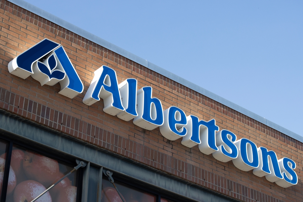 Albertsons Raises Outlook, Expands Buyback as Digital Sales Grow