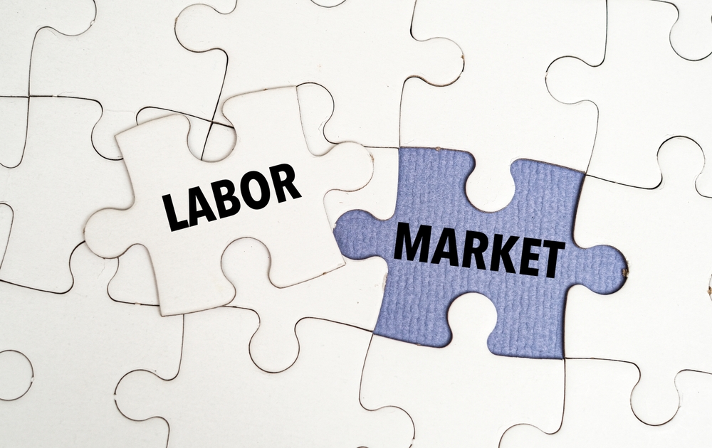 Moderate US Job Openings, Weak Hiring Underscore Softening Labor Market