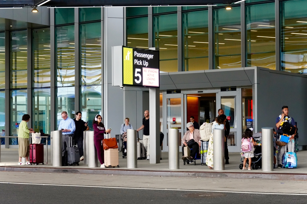 Air Travelers Rethink Plans as US Government Shutdown Causes Flight Delays, Cancellations