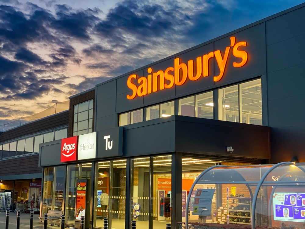 Sainsburys Raises Free-Cash-Flow Outlook After Sales Growth