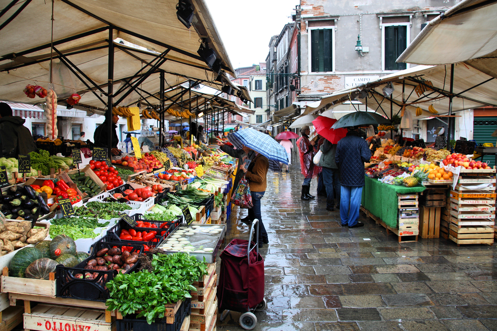 Italian Consumer Confidence Weakens, Business Morale Remains Stable