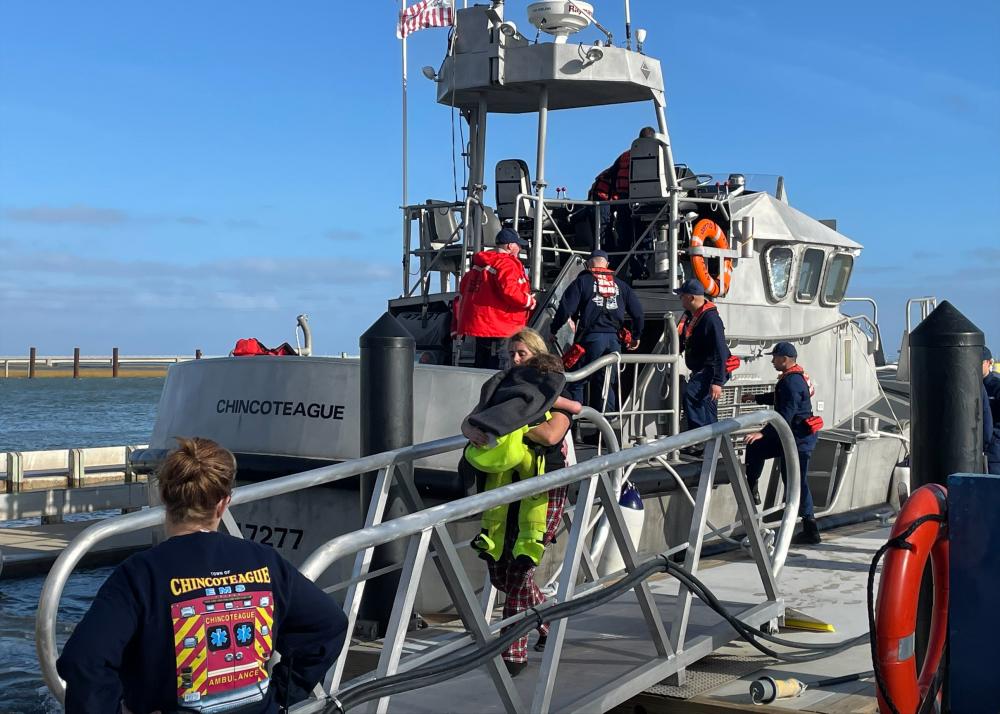 Coast Guard Leads Heroic Rescue of 13 from Sinking Fishing Vessel Off Virginia